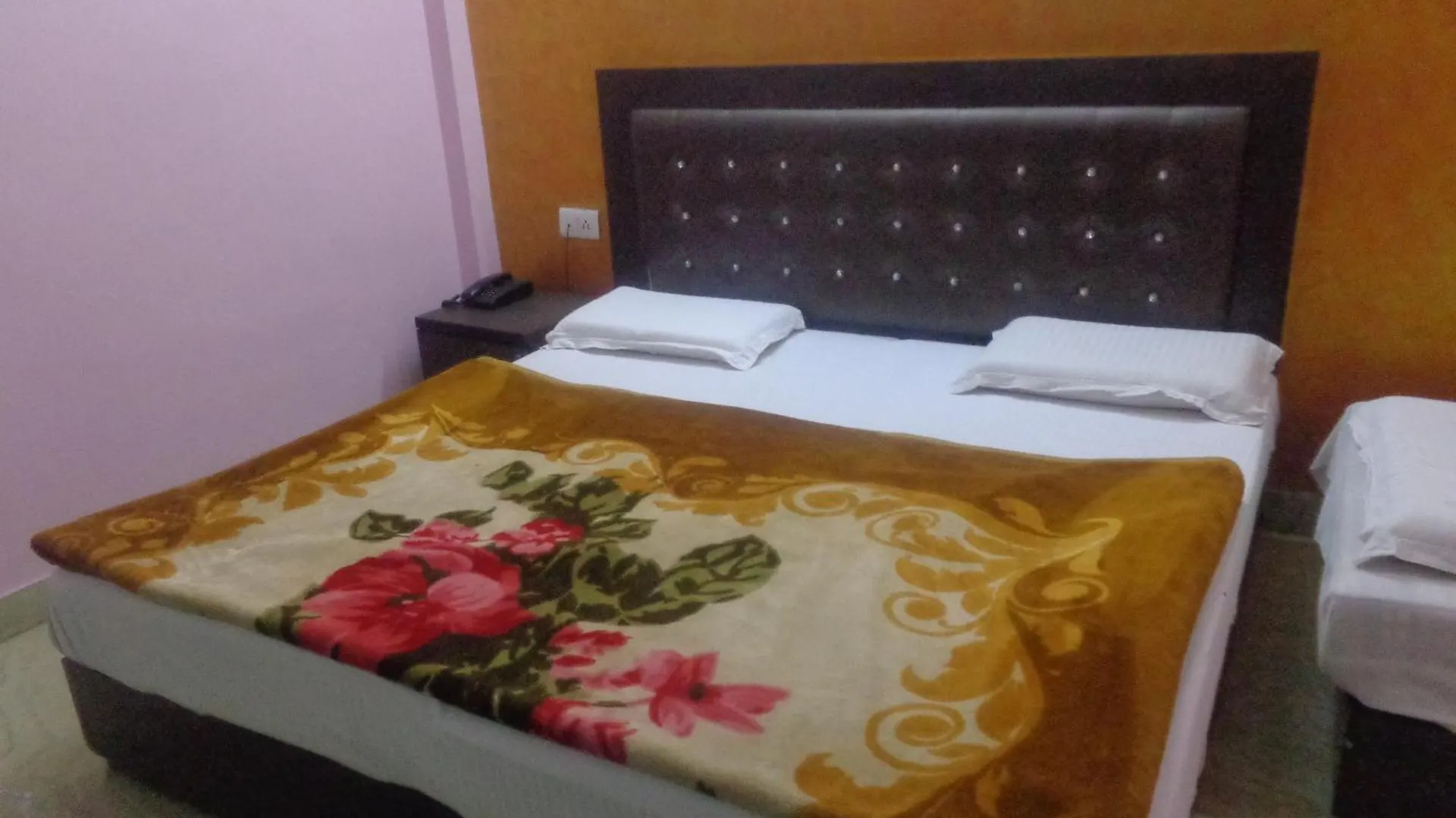 Hotel Raj International Dx In-Front Of Sarai Rohilla Station Delhi  3*, Delhi (National Capital Territory of India)