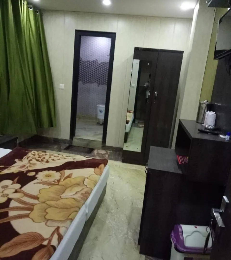 Hotel Raj International Dx In-Front Of Sarai Rohilla Station Delhi  3*, Delhi (National Capital Territory of India) India